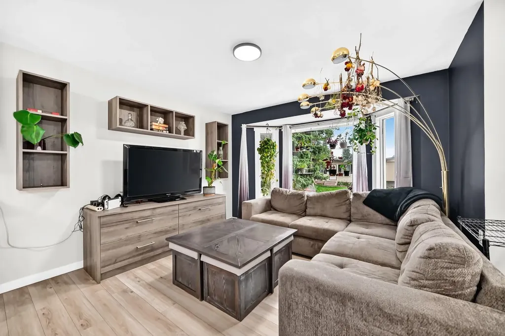 46 Dovercliffe Way SE Calgary AB T2B 2C6