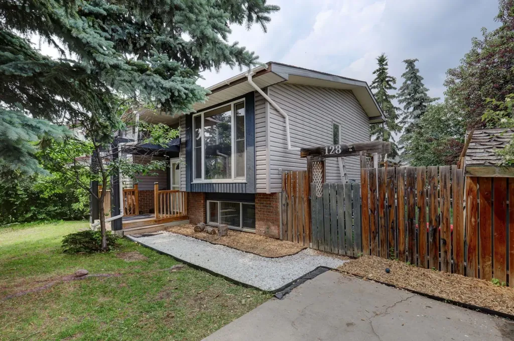 128 Pineland Place NE Calgary AB T1Y3K2