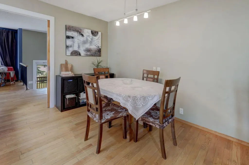128 Pineland Place NE Calgary AB T1Y3K2