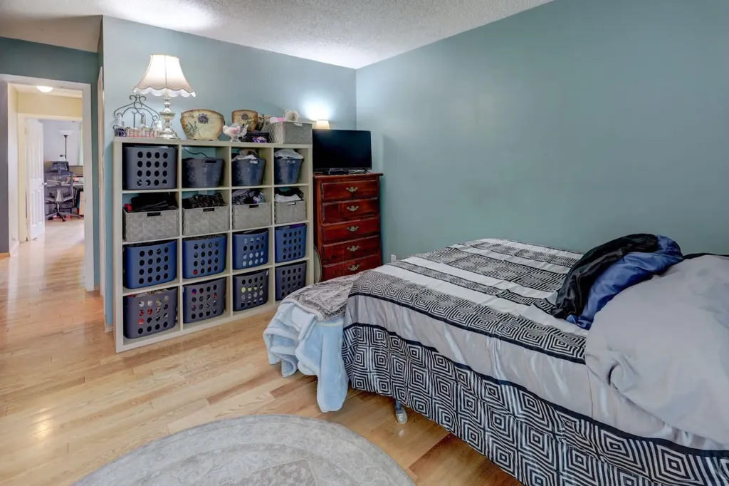 128 Pineland Place NE Calgary AB T1Y3K2
