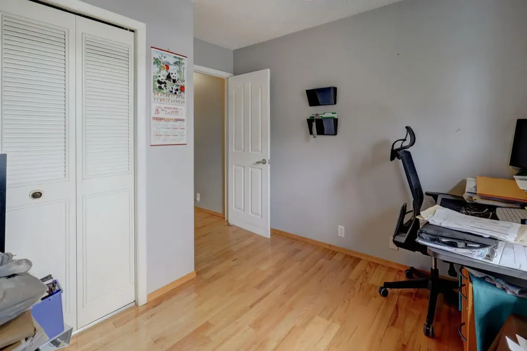 128 Pineland Place NE Calgary AB T1Y3K2