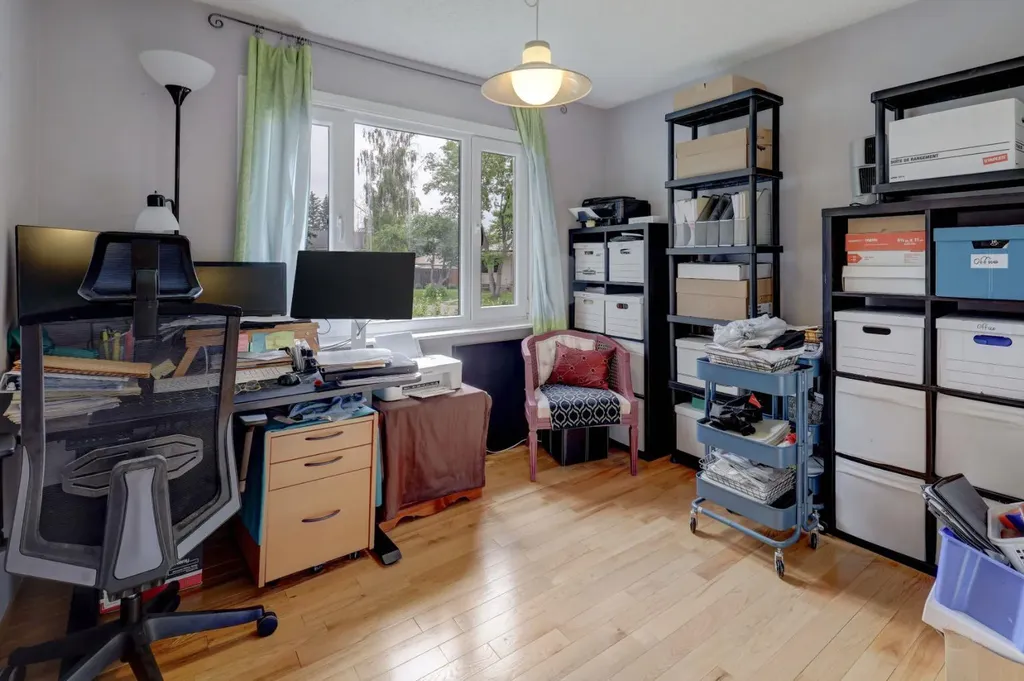 128 Pineland Place NE Calgary AB T1Y3K2