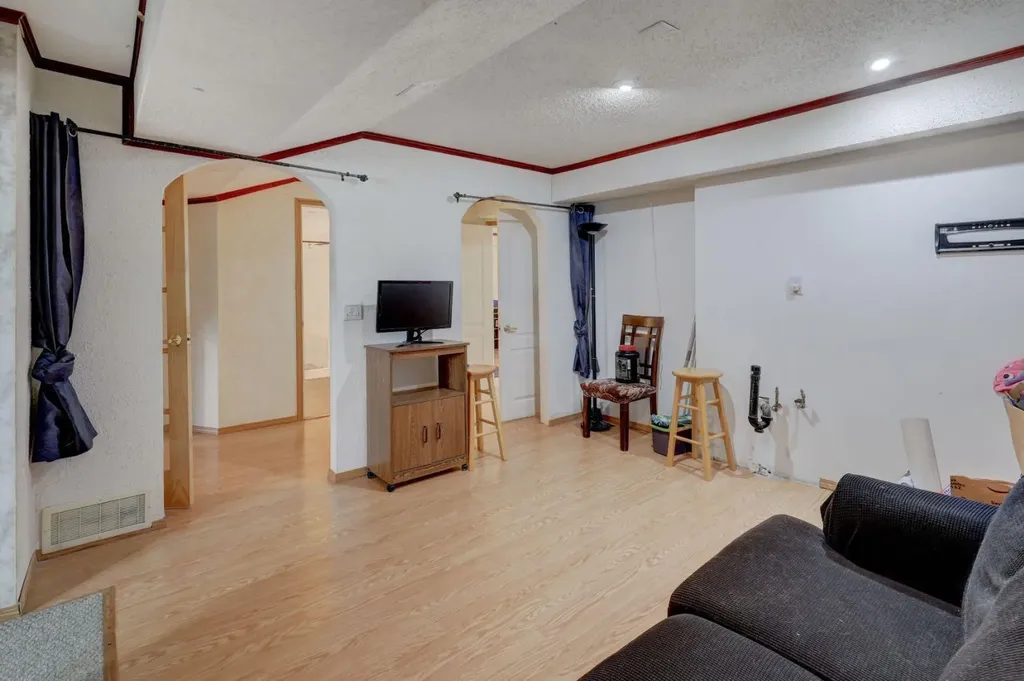 128 Pineland Place NE Calgary AB T1Y3K2