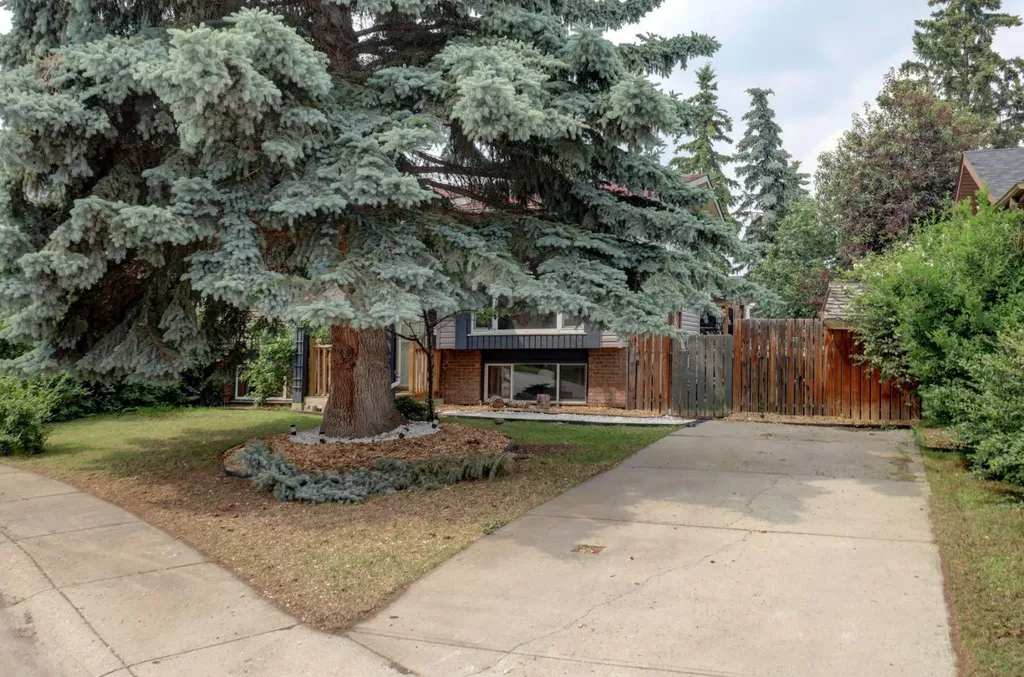 128 Pineland Place NE Calgary AB T1Y3K2