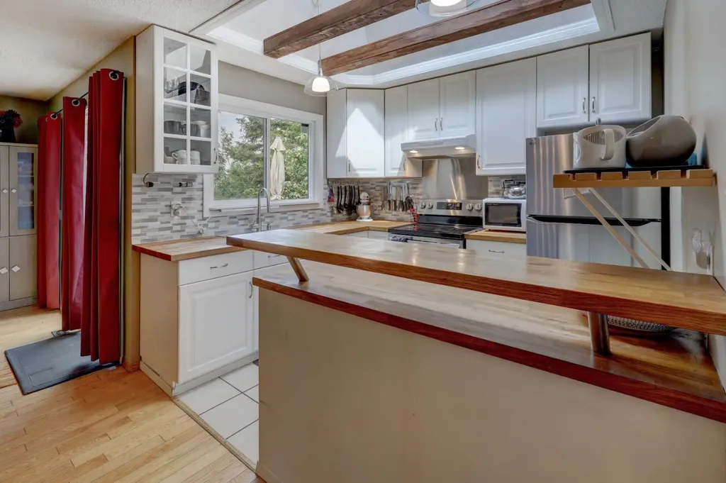 128 Pineland Place NE Calgary AB T1Y3K2