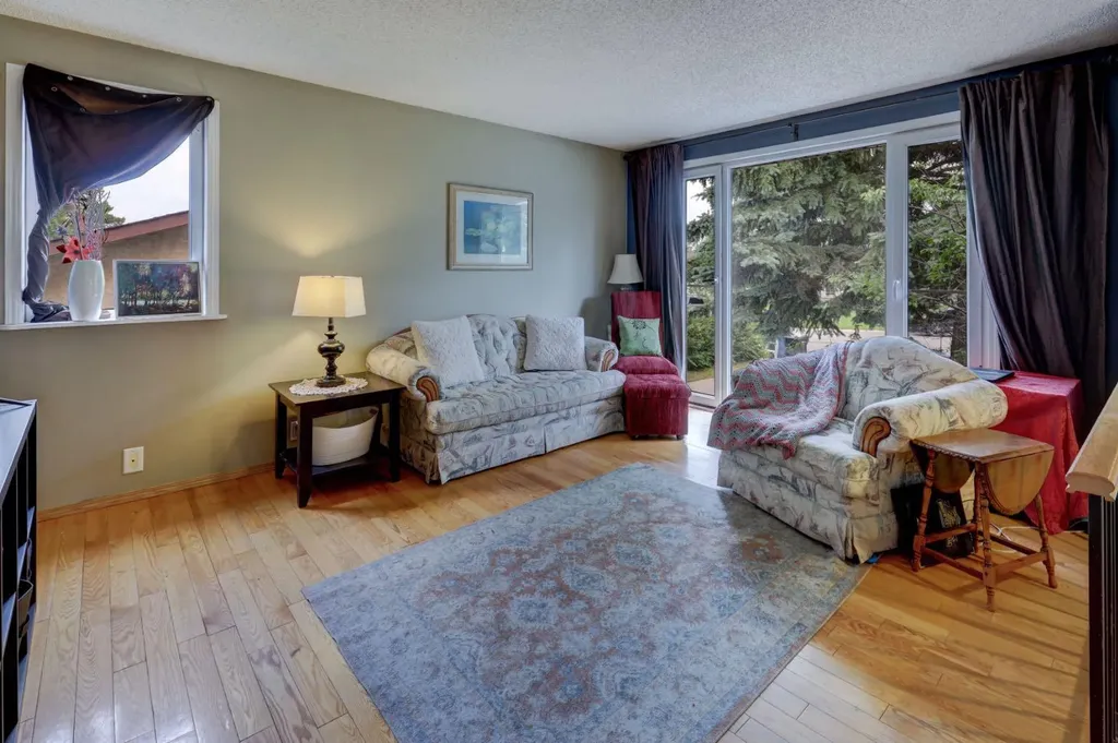 128 Pineland Place NE Calgary AB T1Y3K2