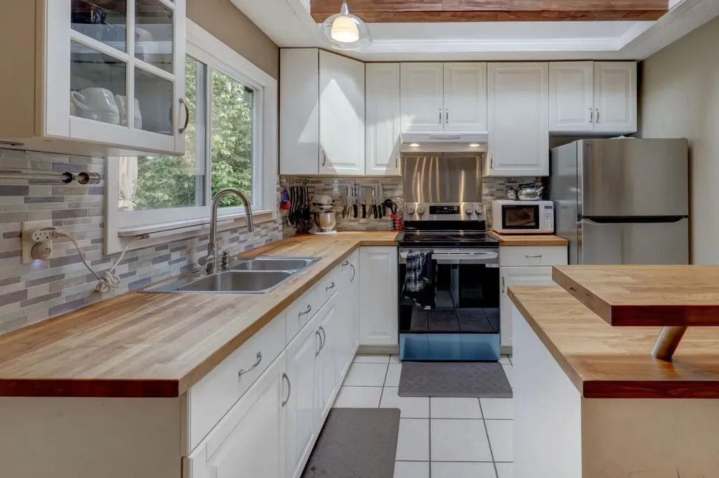 128 Pineland Place NE Calgary AB T1Y3K2