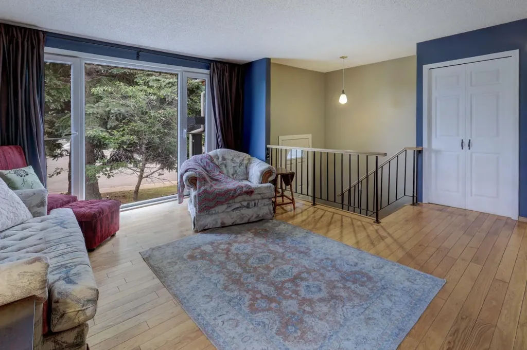 128 Pineland Place NE Calgary AB T1Y3K2