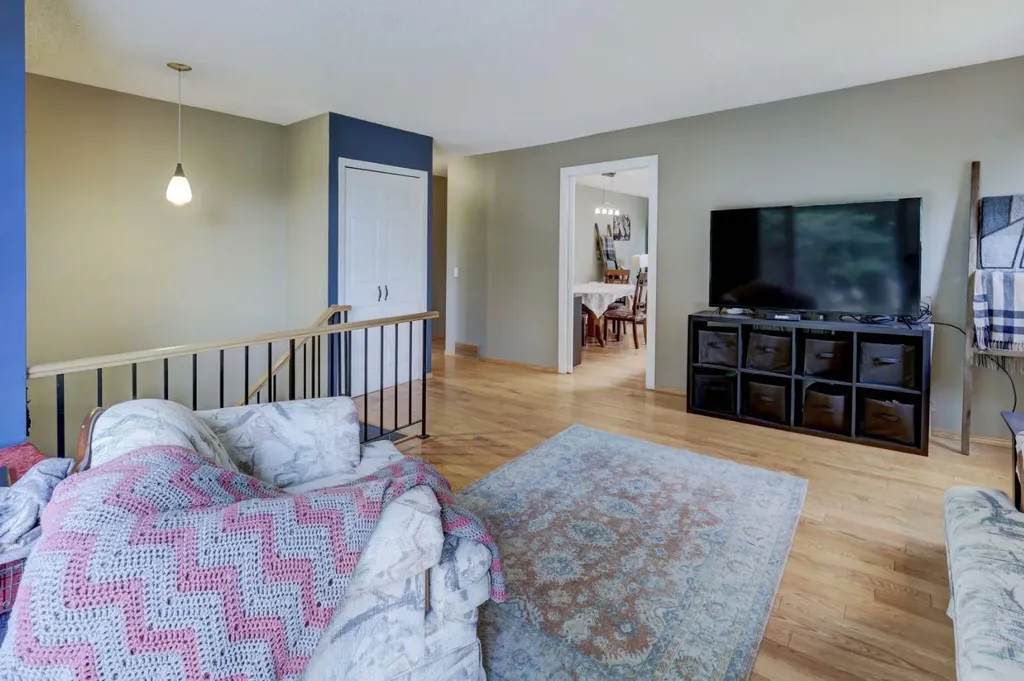 128 Pineland Place NE Calgary AB T1Y3K2