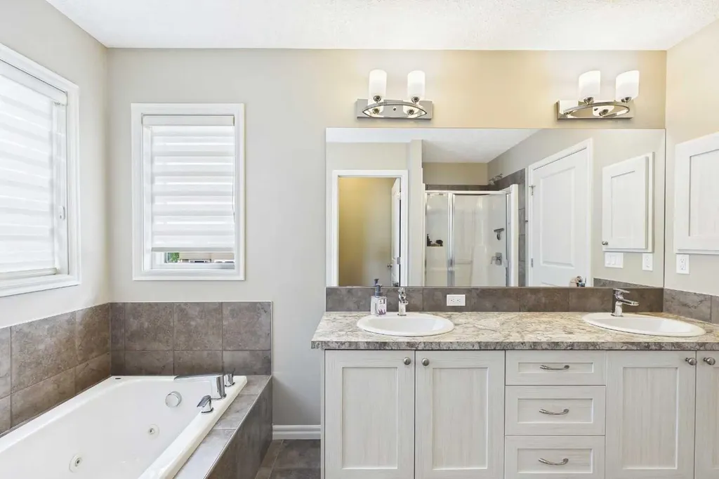 83 Redstone Gardens NE Calgary AB T3N 0J8