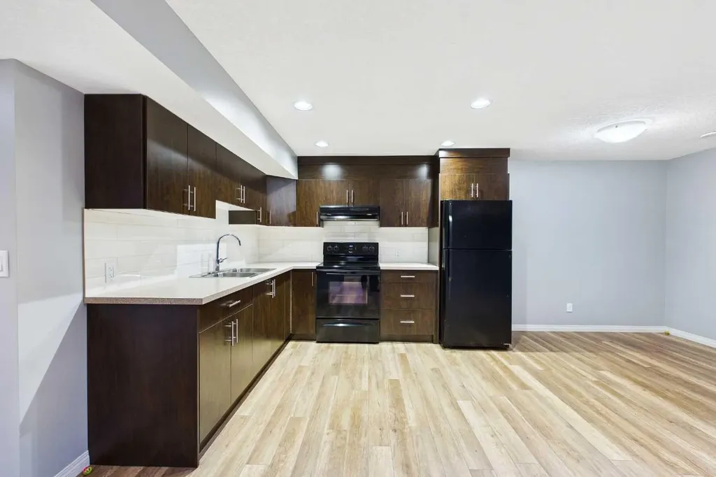 83 Redstone Gardens NE Calgary AB T3N 0J8
