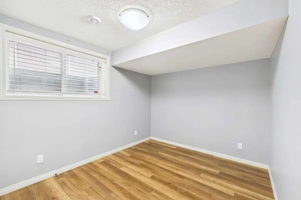 83 Redstone Gardens NE Calgary AB T3N 0J8