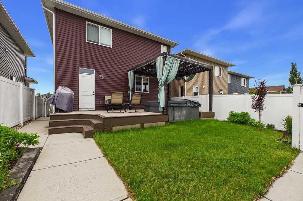 83 Redstone Gardens NE Calgary AB T3N 0J8