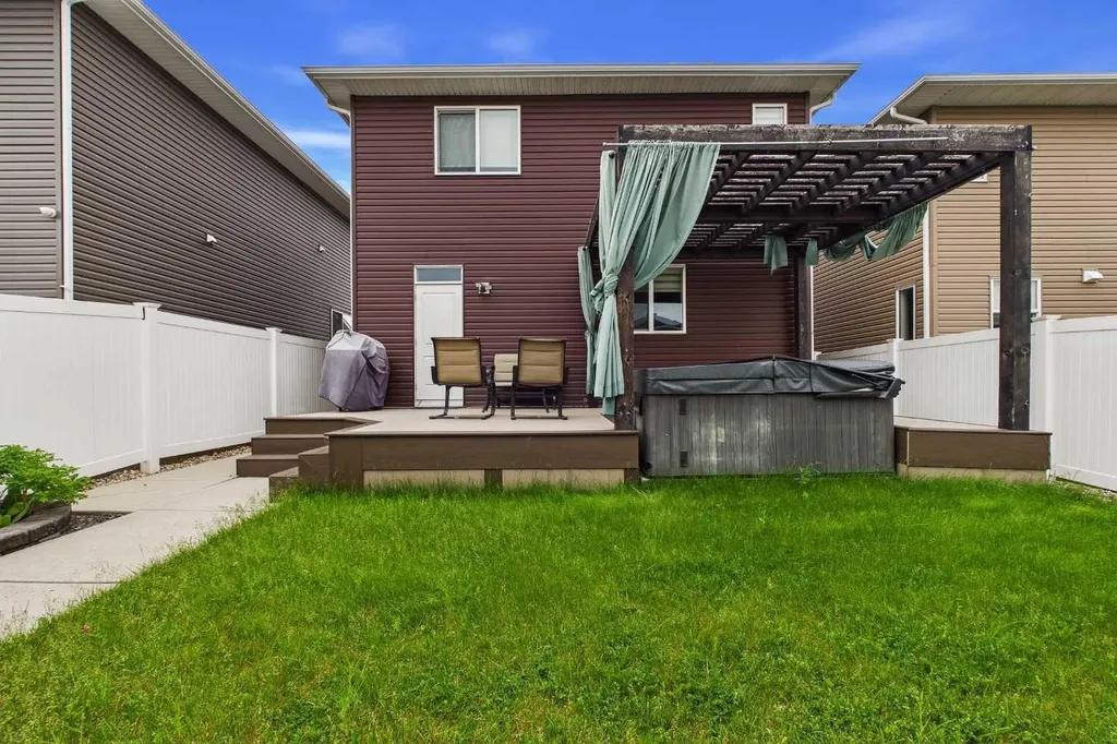 83 Redstone Gardens NE Calgary AB T3N 0J8