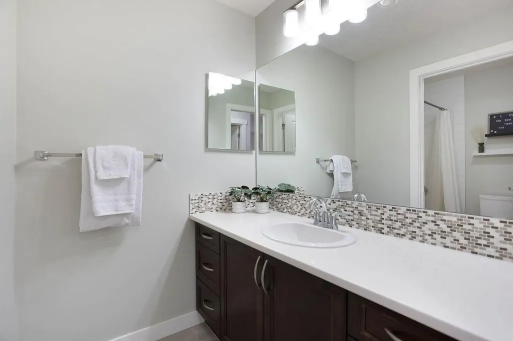 213 Kingsmere Cove SE Airdrie AB T4A 0S1