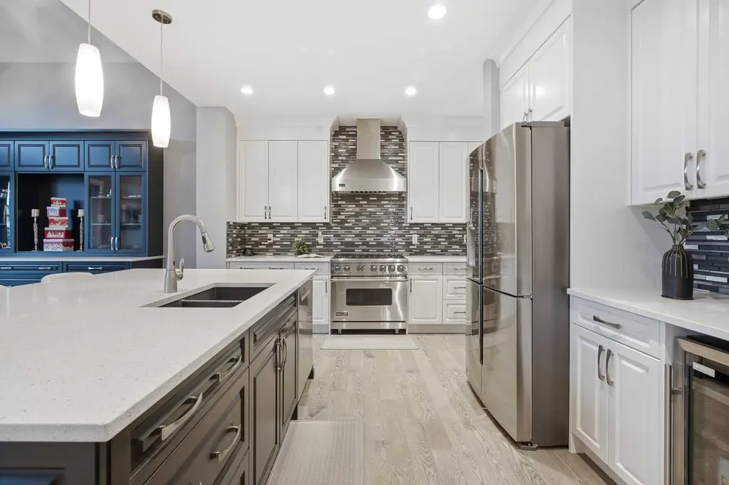 201 Stonemere Bay Chestermere AB T1X 0S1