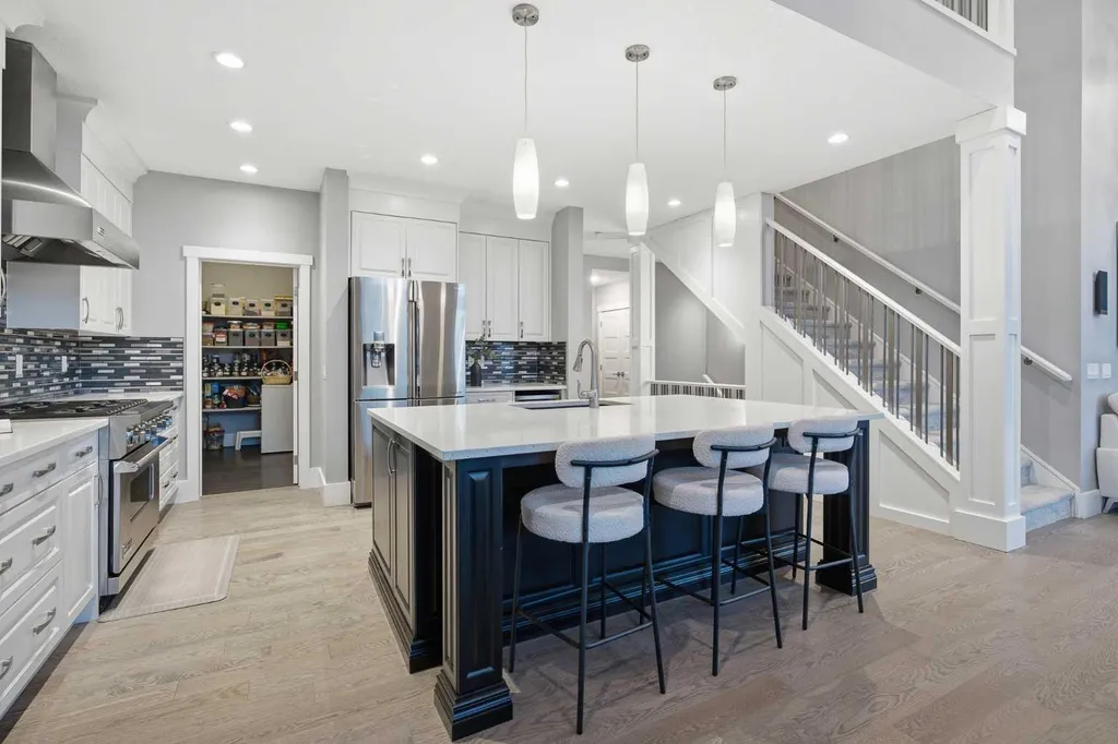 201 Stonemere Bay Chestermere AB T1X 0S1