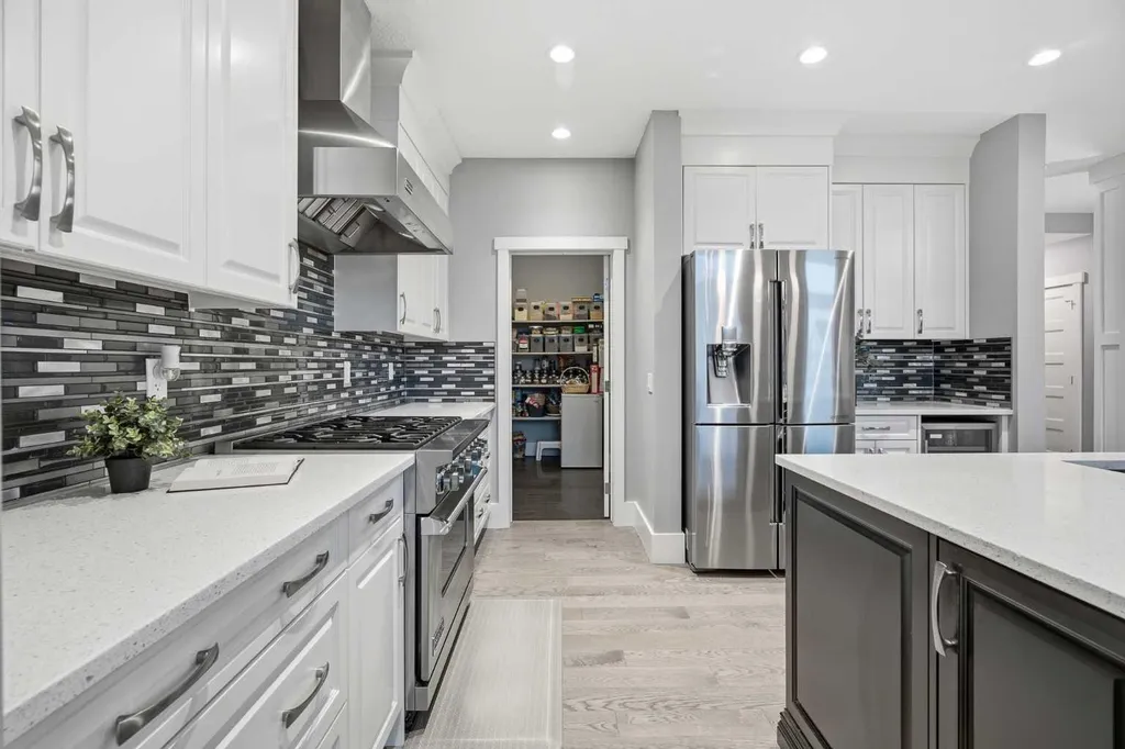 201 Stonemere Bay Chestermere AB T1X 0S1