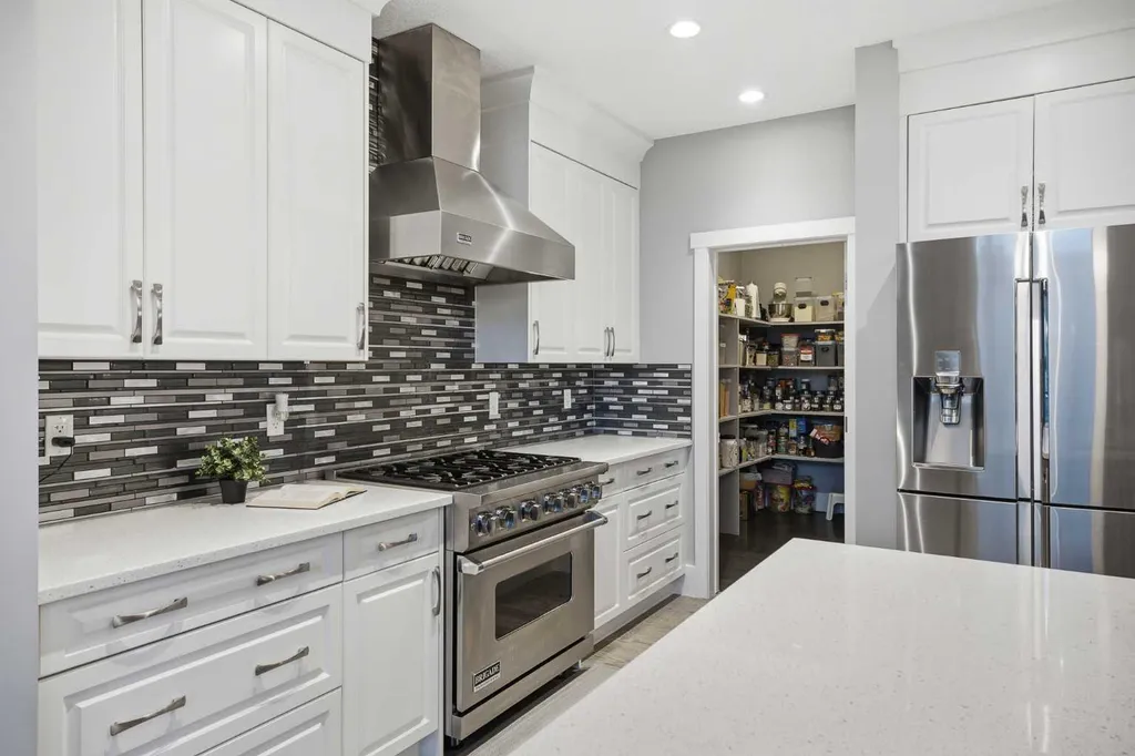 201 Stonemere Bay Chestermere AB T1X 0S1