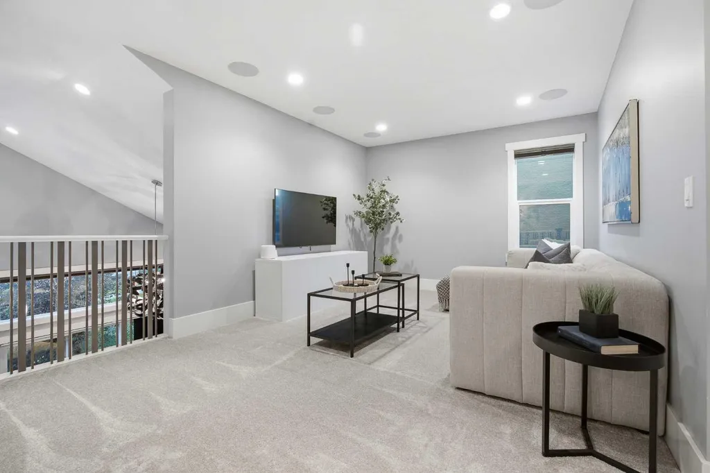 201 Stonemere Bay Chestermere AB T1X 0S1
