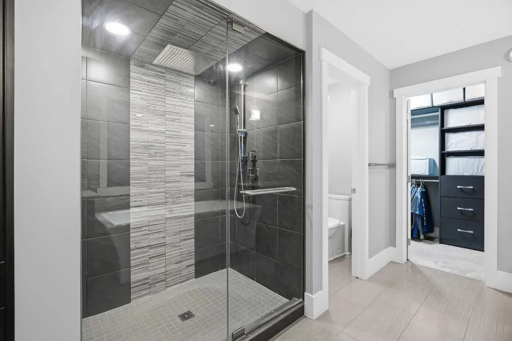 201 Stonemere Bay Chestermere AB T1X 0S1