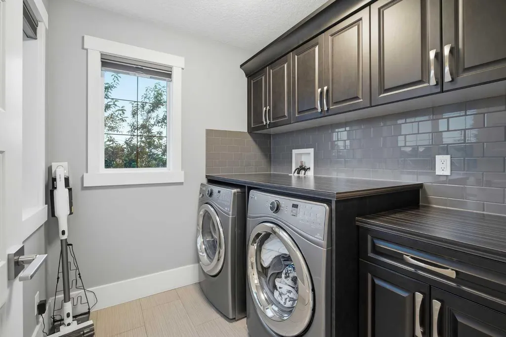 201 Stonemere Bay Chestermere AB T1X 0S1