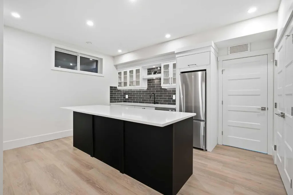 201 Stonemere Bay Chestermere AB T1X 0S1