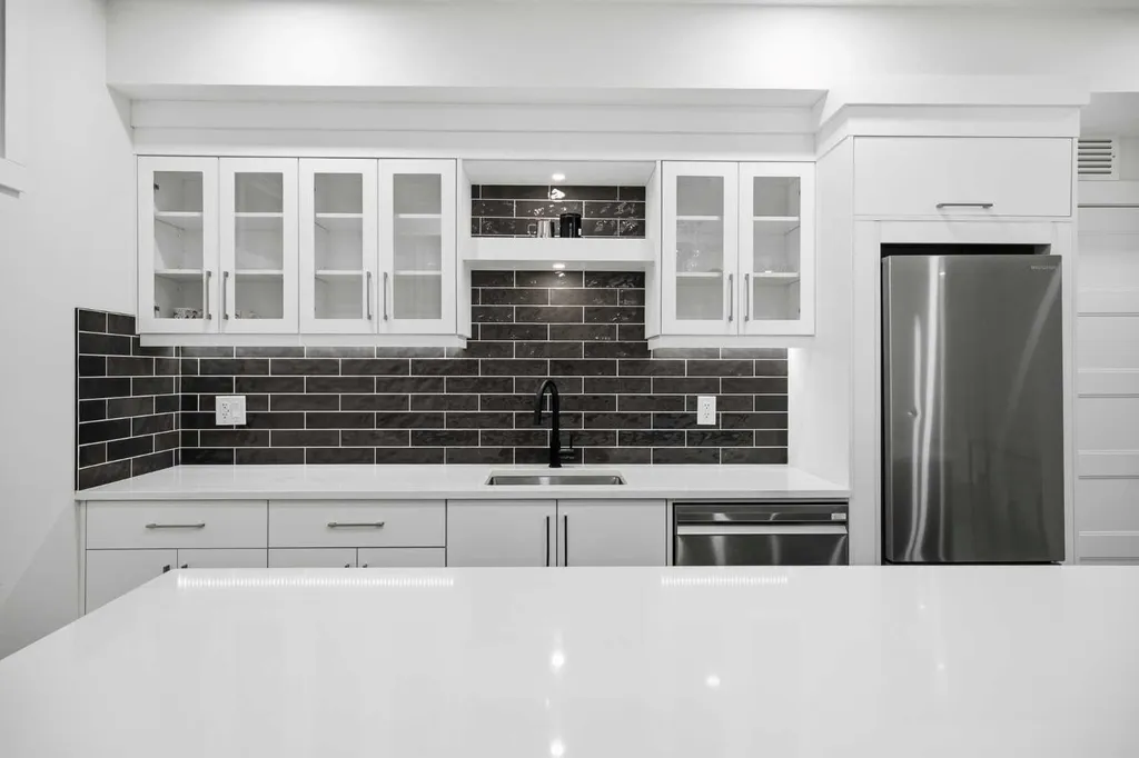 201 Stonemere Bay Chestermere AB T1X 0S1