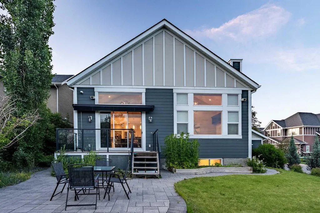 201 Stonemere Bay Chestermere AB T1X 0S1