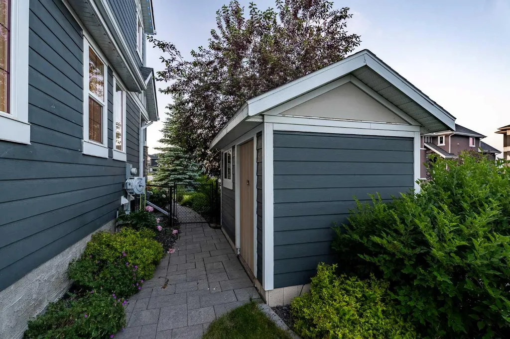 201 Stonemere Bay Chestermere AB T1X 0S1