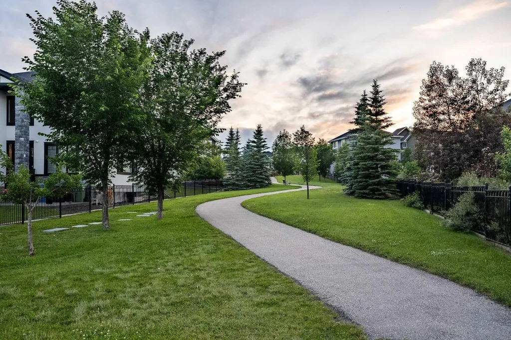 201 Stonemere Bay Chestermere AB T1X 0S1