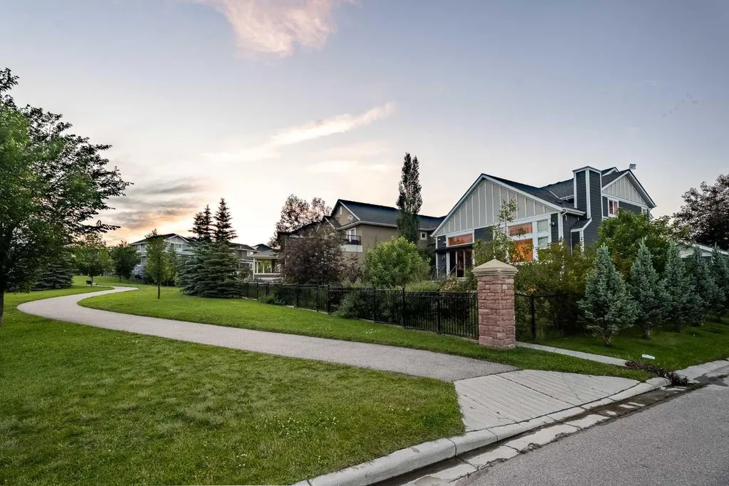 201 Stonemere Bay Chestermere AB T1X 0S1