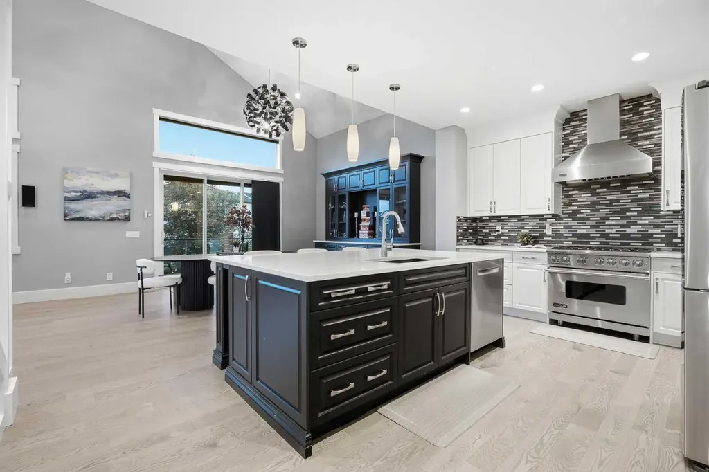 201 Stonemere Bay Chestermere AB T1X 0S1