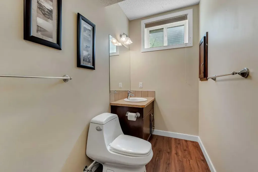 212 Springmere Road Chestermere AB T1X 1R3