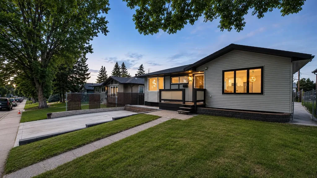 44 Fairview Crescent SE Calgary AB T2H 0Z6