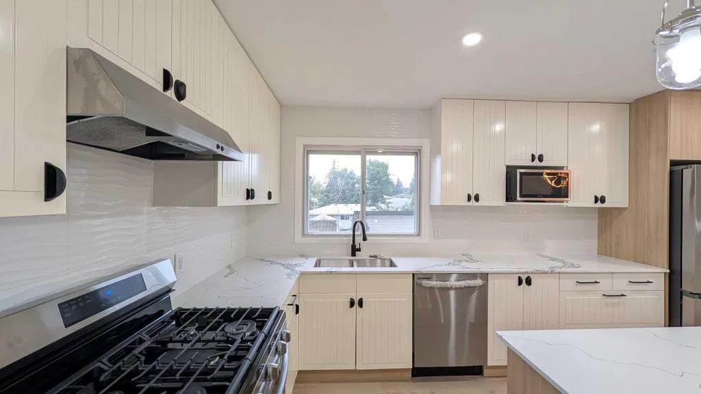 44 Fairview Crescent SE Calgary AB T2H 0Z6