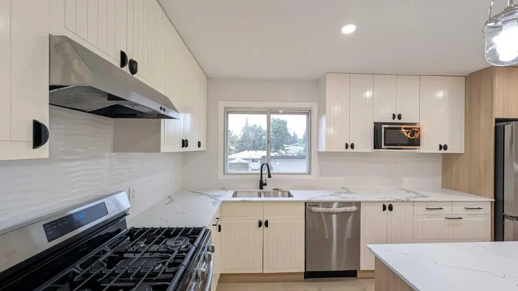 44 Fairview Crescent SE Calgary AB T2H 0Z6