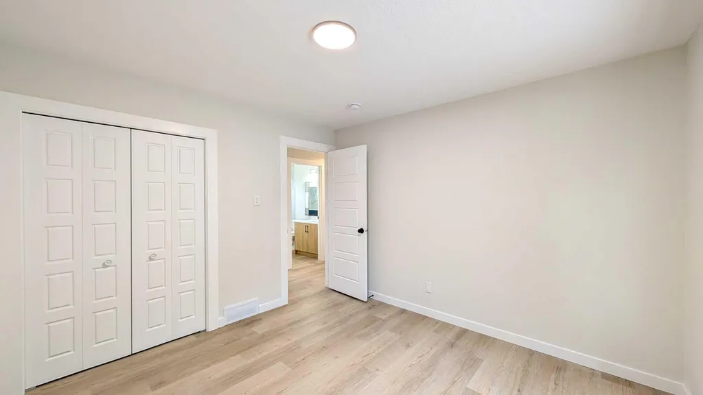 44 Fairview Crescent SE Calgary AB T2H 0Z6