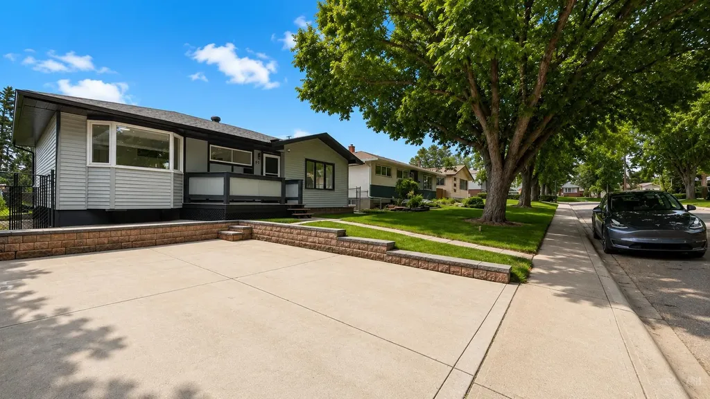 44 Fairview Crescent SE Calgary AB T2H 0Z6
