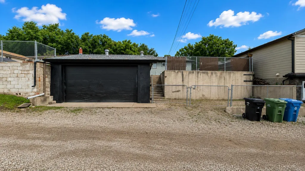 44 Fairview Crescent SE Calgary AB T2H 0Z6