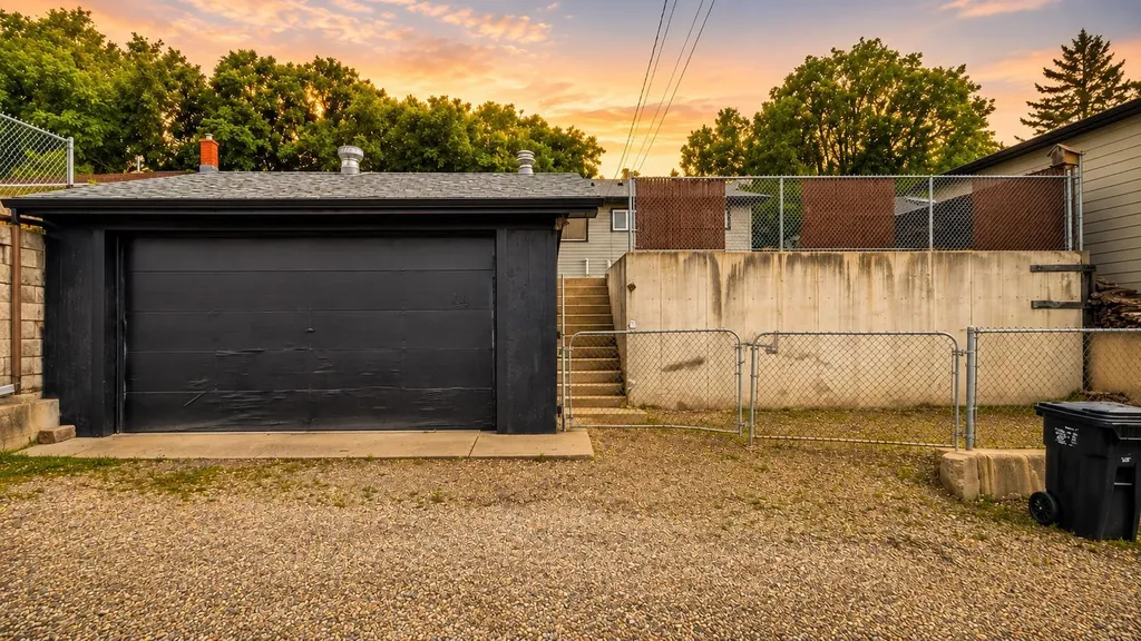 44 Fairview Crescent SE Calgary AB T2H 0Z6