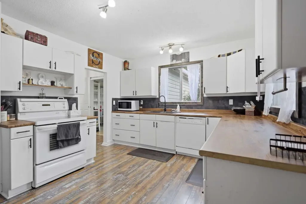 2525 Township Road 382 Rural Red Deer County AB T0M 0X0