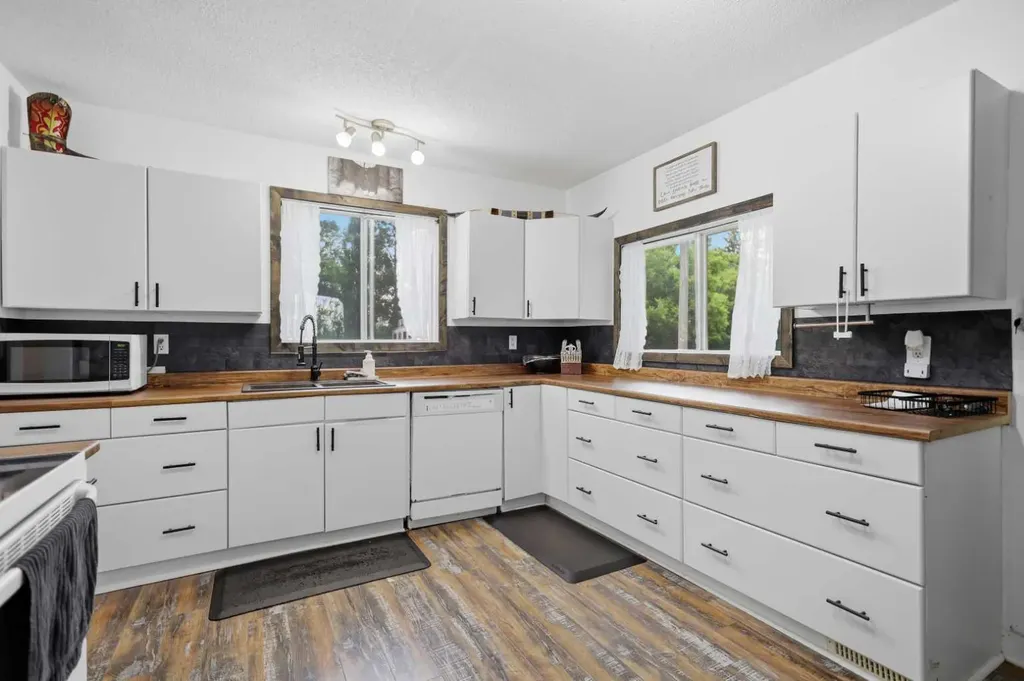 2525 Township Road 382 Rural Red Deer County AB T0M 0X0