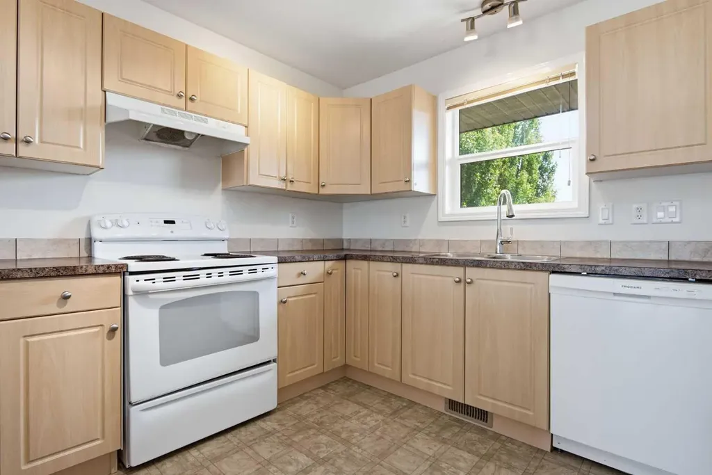 27 Iverson Close Red Deer AB T4R3M9