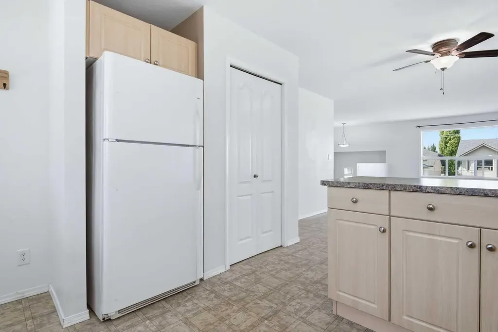27 Iverson Close Red Deer AB T4R3M9