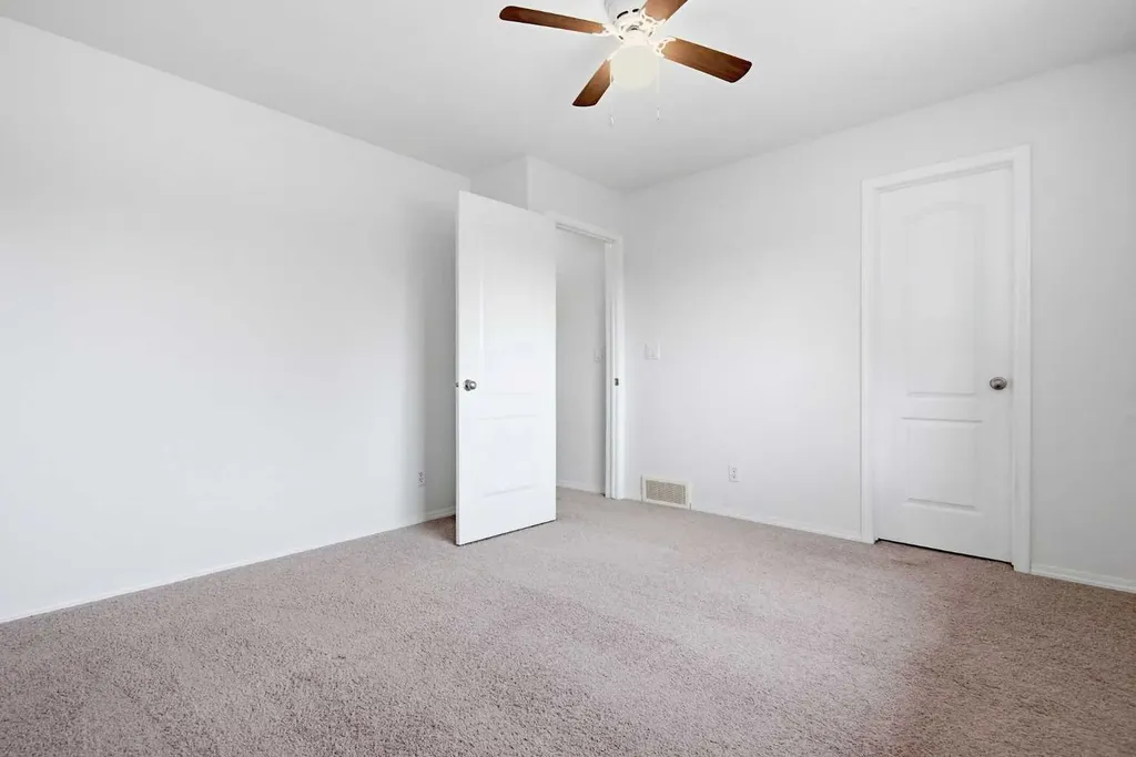 27 Iverson Close Red Deer AB T4R3M9