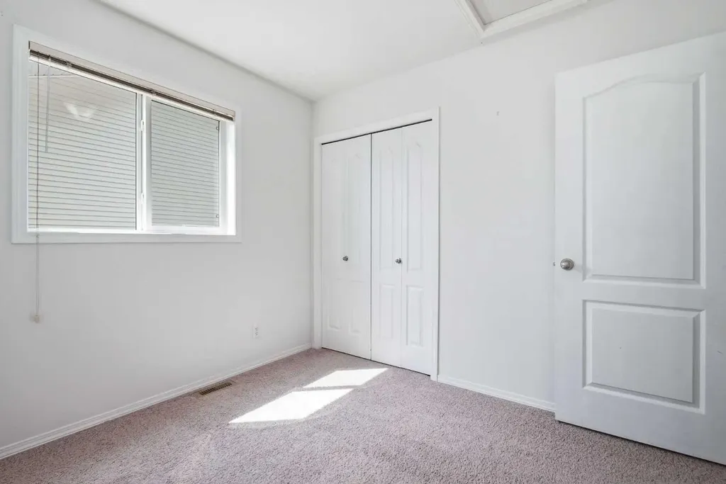 27 Iverson Close Red Deer AB T4R3M9