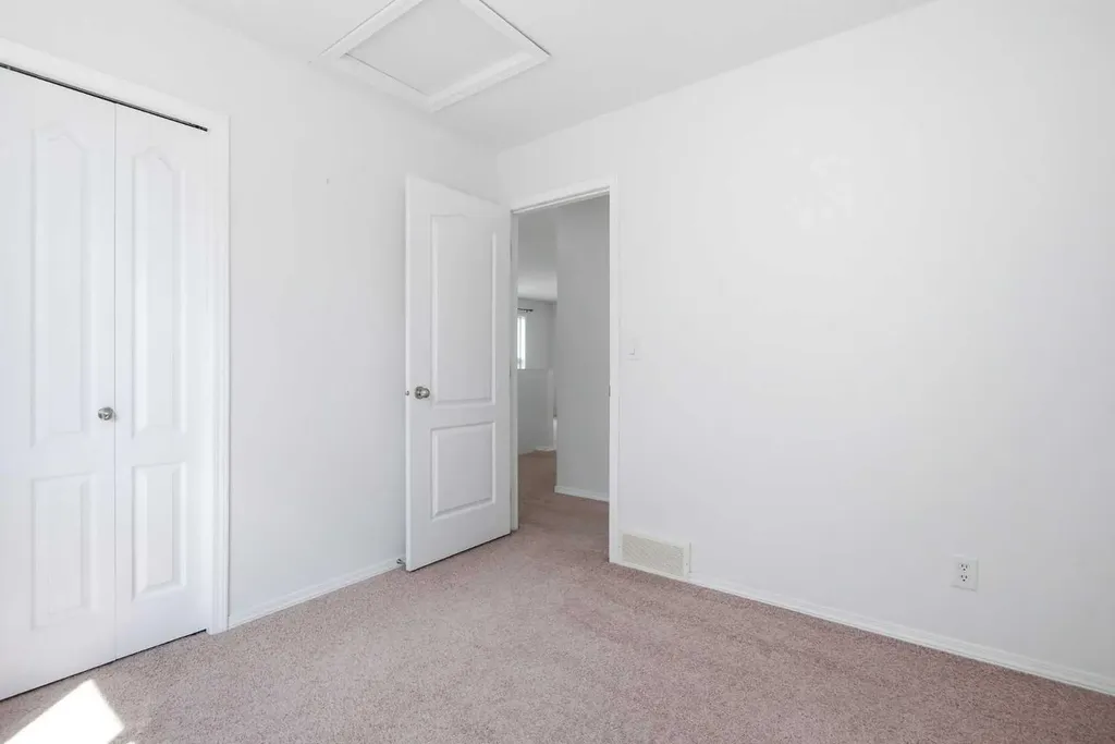 27 Iverson Close Red Deer AB T4R3M9