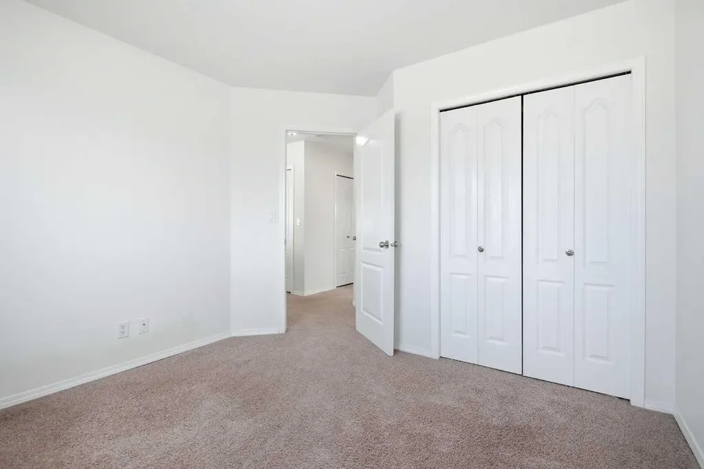 27 Iverson Close Red Deer AB T4R3M9