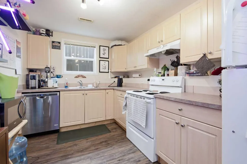 27 Iverson Close Red Deer AB T4R3M9